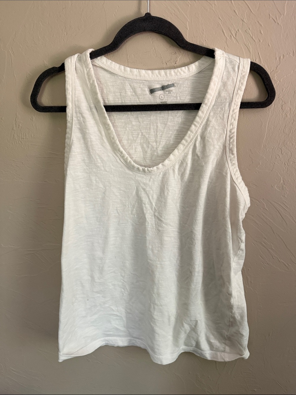 Source Unknown White Scoop Neck Tank Top